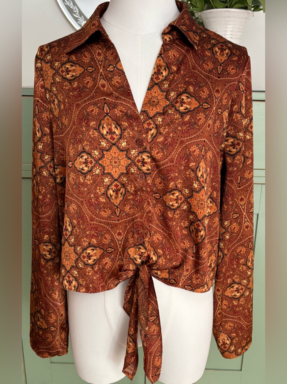 Rachel Zoe Boho Inspired Medallion Paisley Tie-Front Blouse w Long Bell Sleeve M